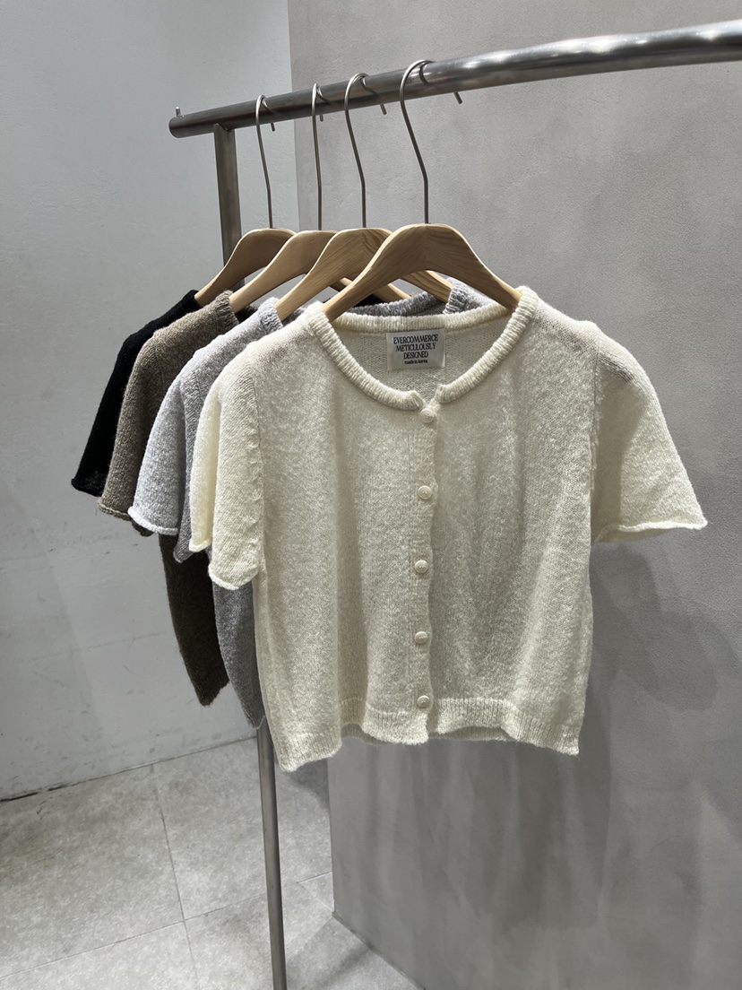 EVERCOMMERCE METICULOUSLY DESIGNED東大門直郵女裝新品熱賣針織衫EVERCOMMERCE METICULOUSLY DESIGNED針織衫