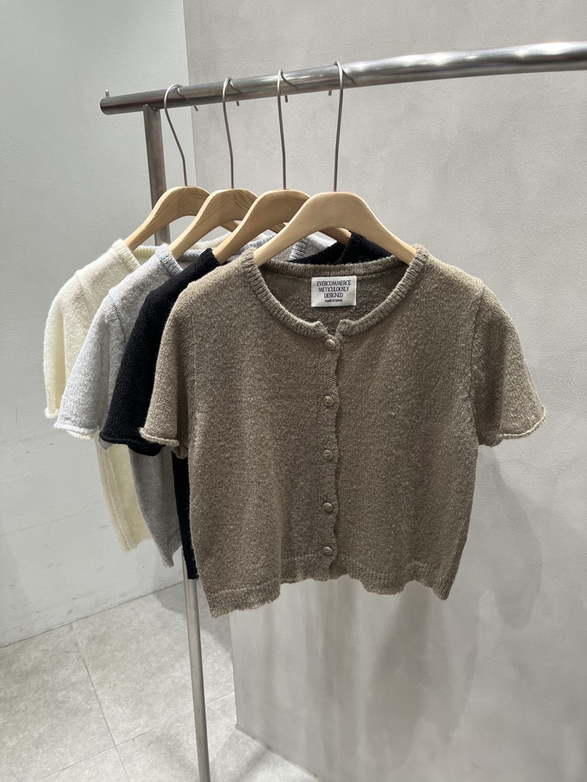 EVERCOMMERCE METICULOUSLY DESIGNED東大門直郵女裝新品熱賣針織衫EVERCOMMERCE METICULOUSLY DESIGNED針織衫