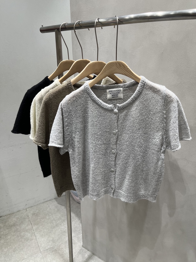 EVERCOMMERCE METICULOUSLY DESIGNED東大門直郵女裝新品熱賣針織衫EVERCOMMERCE METICULOUSLY DESIGNED針織衫