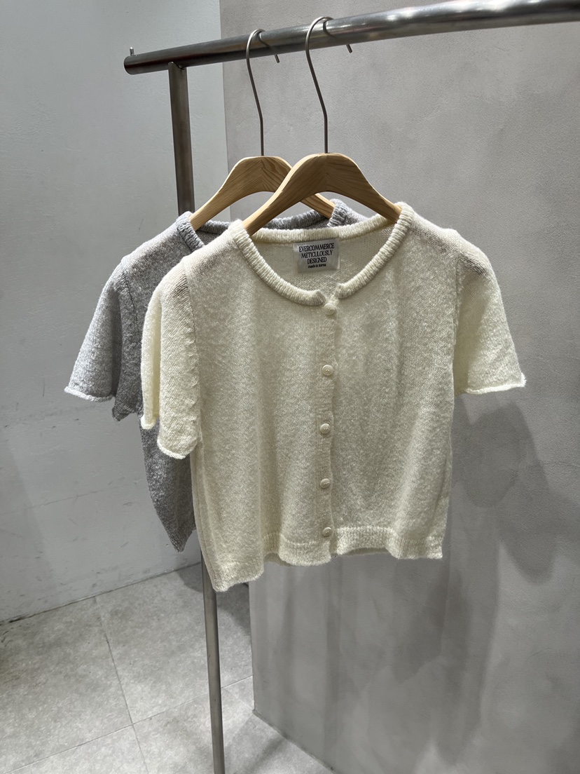 EVERCOMMERCE METICULOUSLY DESIGNED東大門直郵女裝新品熱賣針織衫EVERCOMMERCE METICULOUSLY DESIGNED針織衫