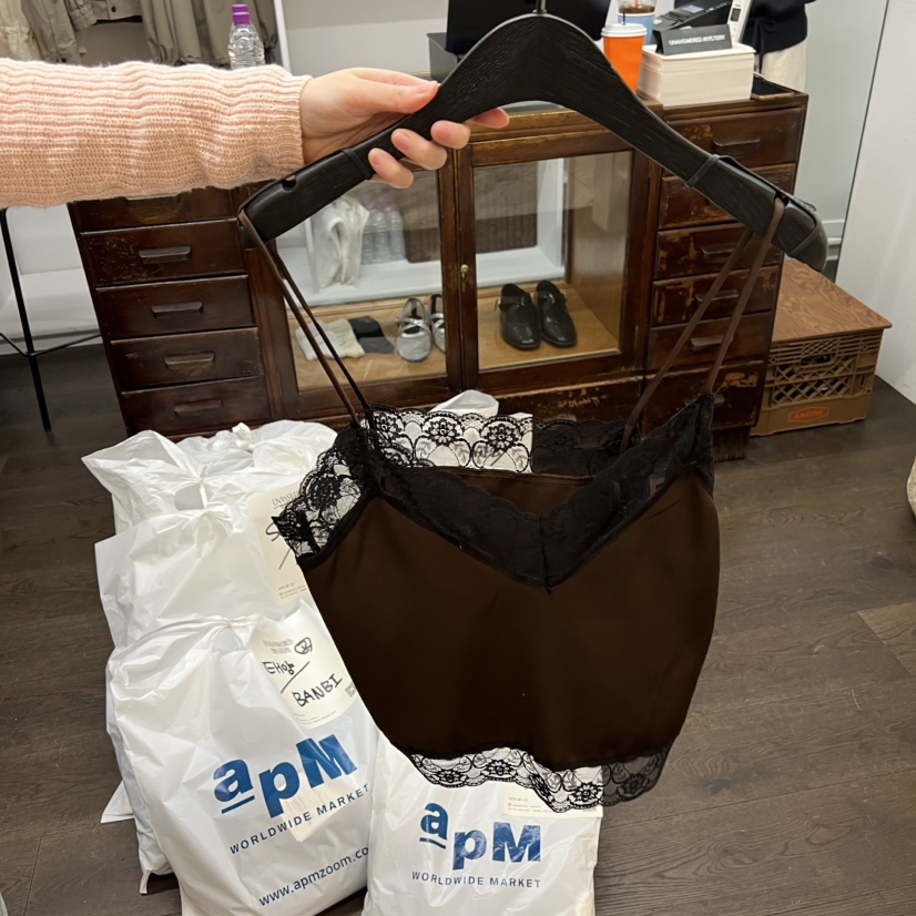 UNANSWERED-MYSTERY/FIFO韓國直郵實拍女士新品推薦吊帶背心緞面UNANSWERED-MYSTERY/FIFO吊帶/背心圖色2