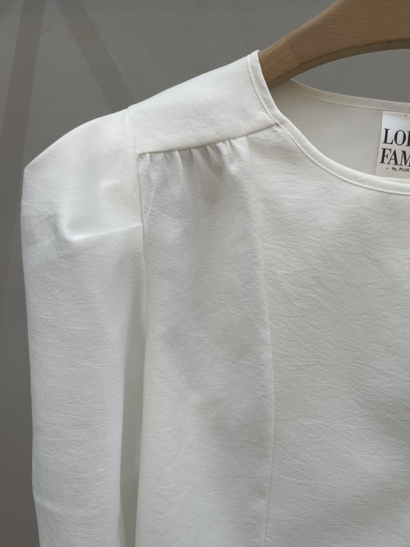 PLUS HONG-P韓國東大門代購女士新款推薦襯衫蕾絲衫泡泡袖紐扣LORA FAMILY/PLUS HONG襯衫/蕾絲衫