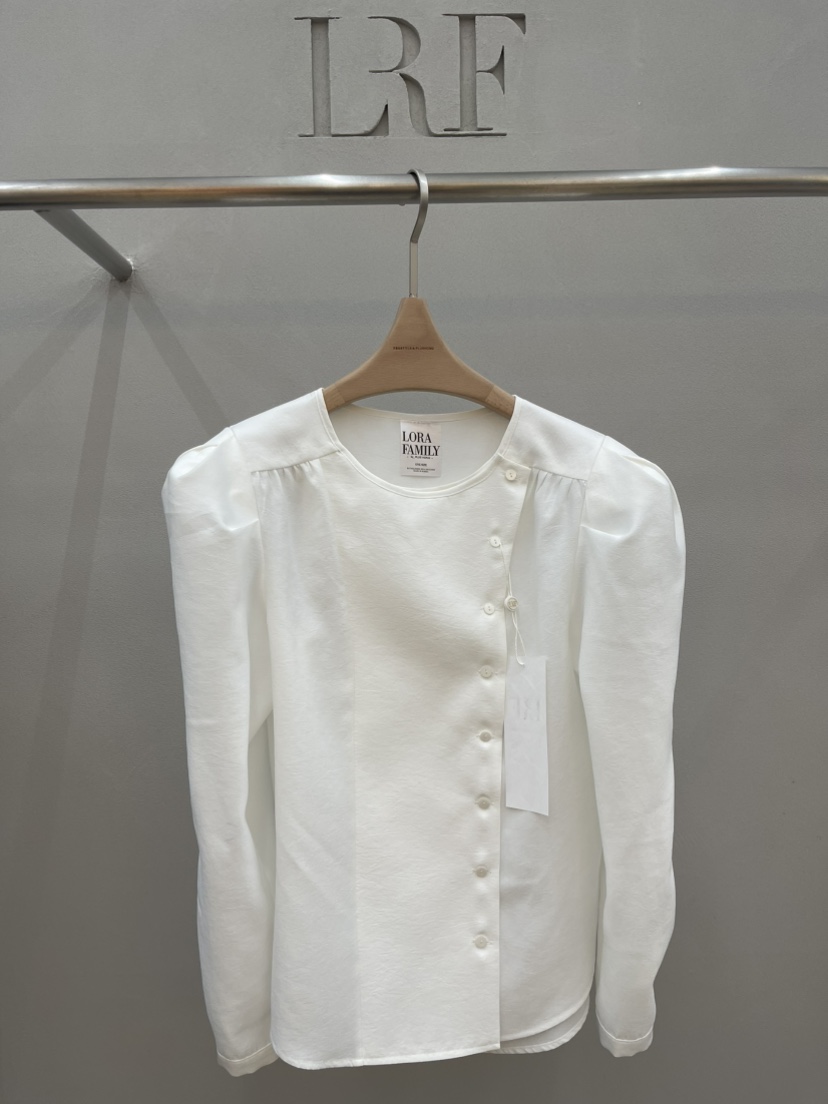 PLUS HONG-P韓國東大門代購女士新款推薦襯衫蕾絲衫泡泡袖紐扣LORA FAMILY/PLUS HONG襯衫/蕾絲衫圖色1