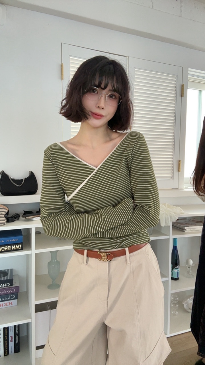 LUMIPLE韓國直郵女士新品推薦時尚職業26春夏熱賣長袖T恤V領LUMIPLE長袖T恤