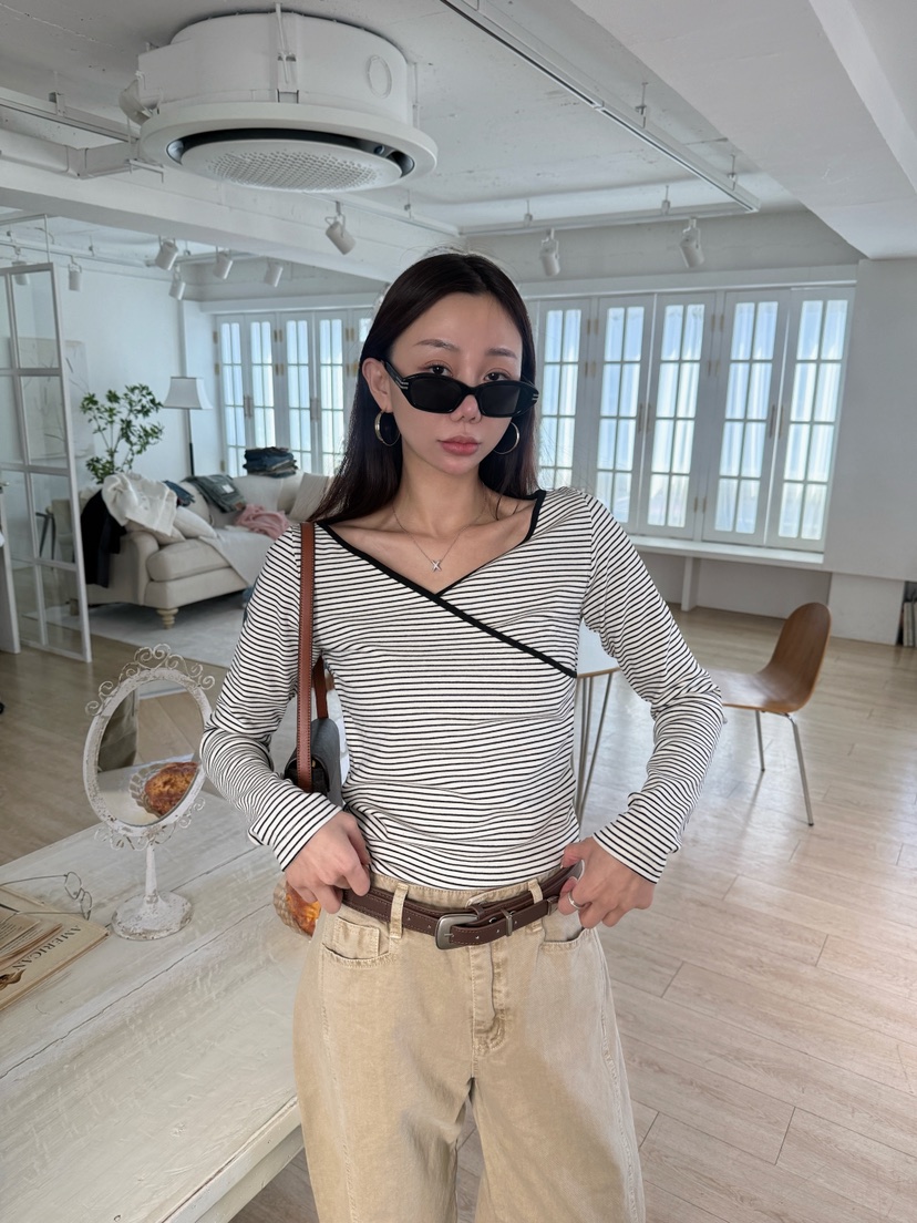 LUMIPLE韓國直郵女士新品推薦時尚職業26春夏熱賣長袖T恤V領LUMIPLE長袖T恤