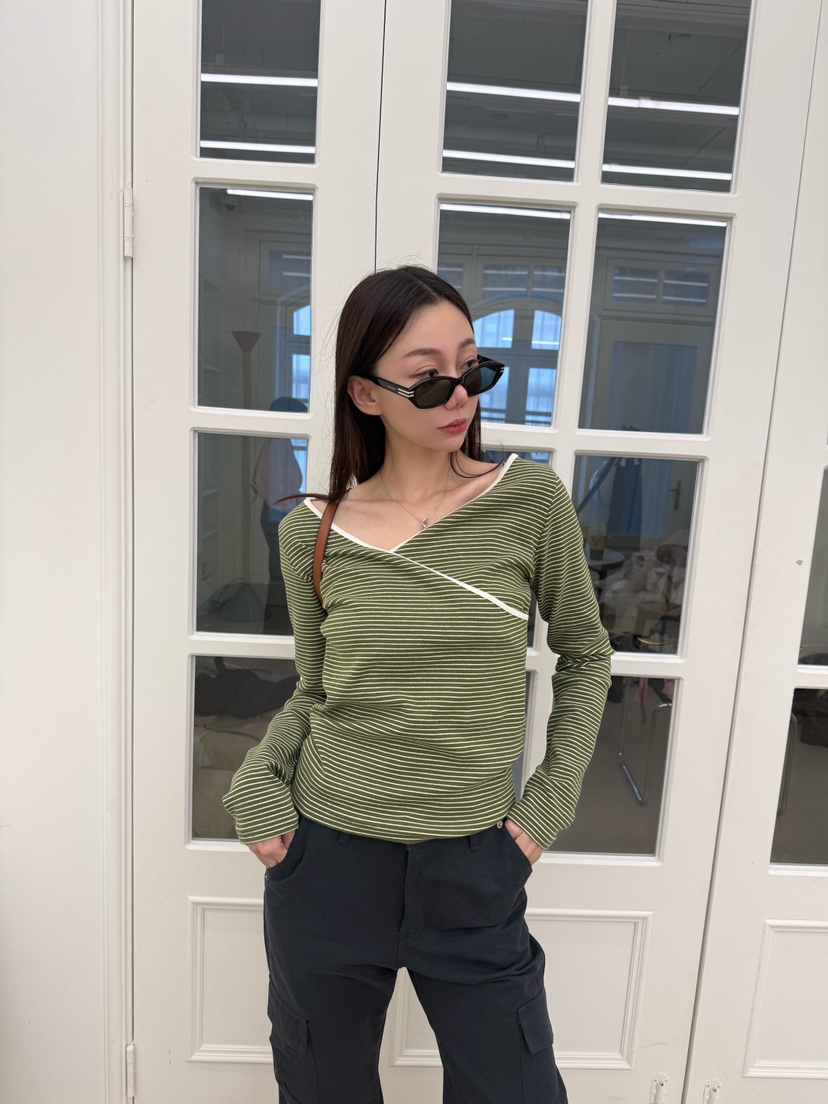 LUMIPLE韓國直郵女士新品推薦時尚職業26春夏熱賣長袖T恤V領LUMIPLE長袖T恤