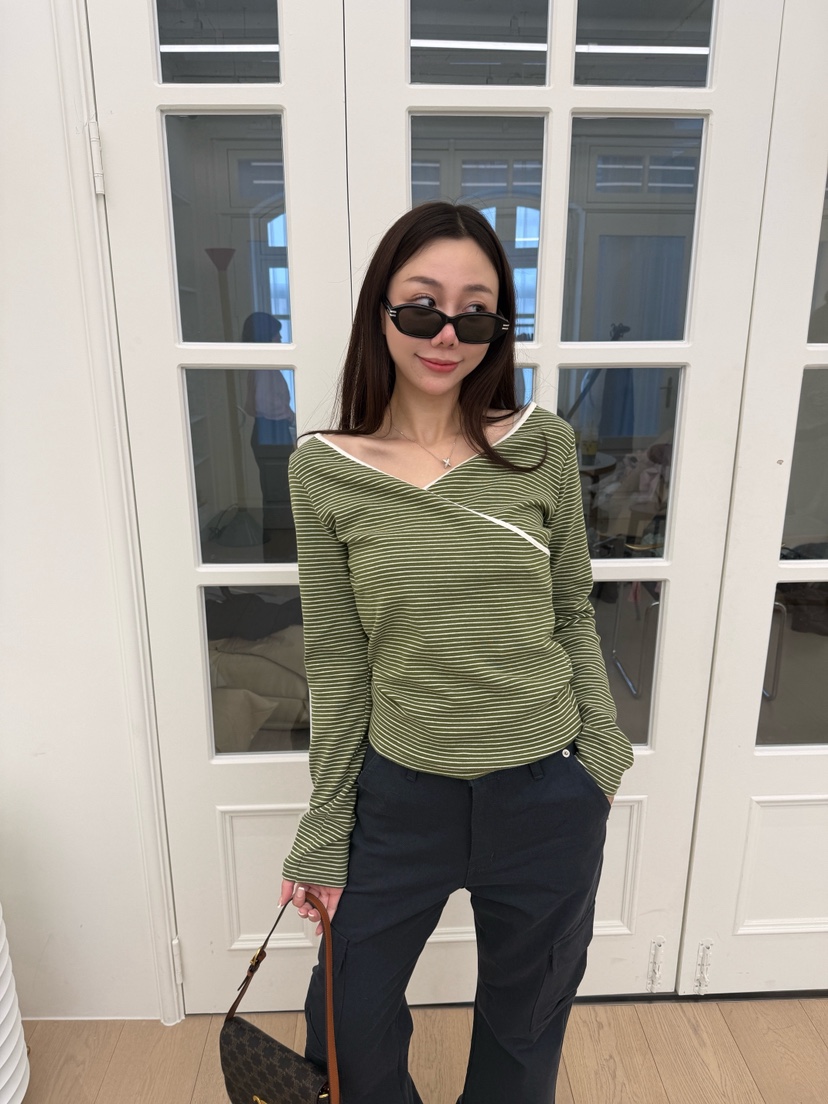 LUMIPLE韓國直郵女士新品推薦時尚職業26春夏熱賣長袖T恤V領LUMIPLE長袖T恤