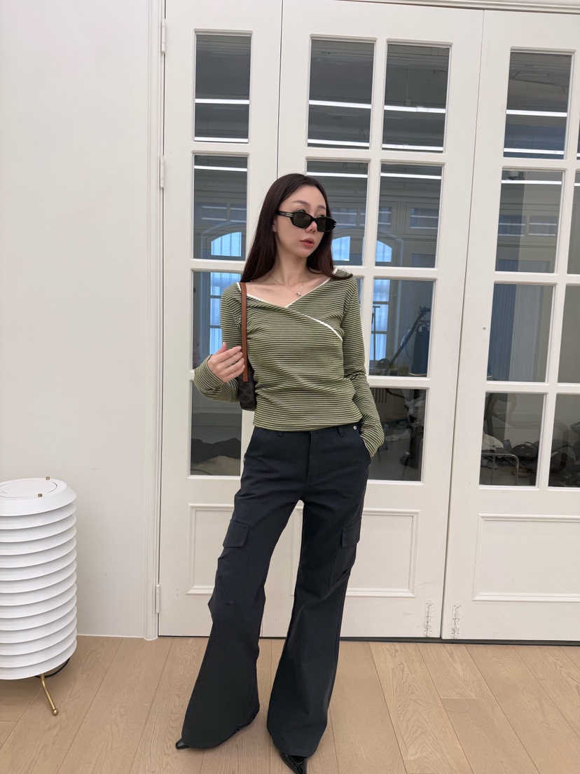 LUMIPLE韓國直郵女士新品推薦時尚職業26春夏熱賣長袖T恤V領LUMIPLE長袖T恤