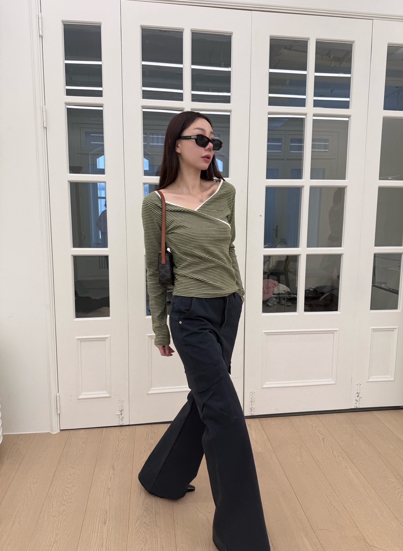 LUMIPLE韓國直郵女士新品推薦時尚職業26春夏熱賣長袖T恤V領LUMIPLE長袖T恤