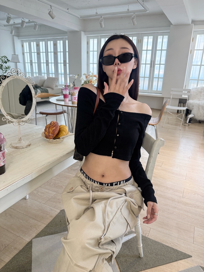 LUMIPLE韓國直郵女士新款時尚職業推薦休閑長袖T恤羊毛衫LUMIPLE長袖T恤