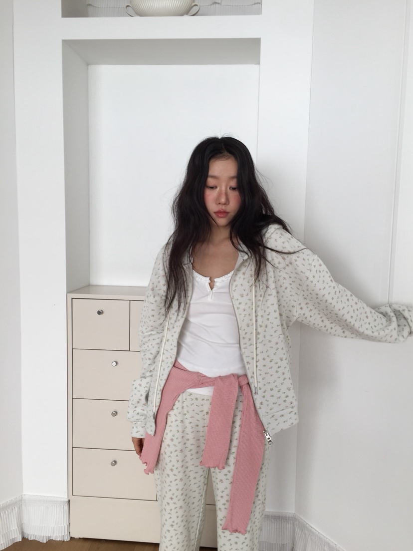 LOVE MOMENT東大門實拍女裝新款26春夏夾克連帽拉鏈衫花朵LOVE MOMENT夾克