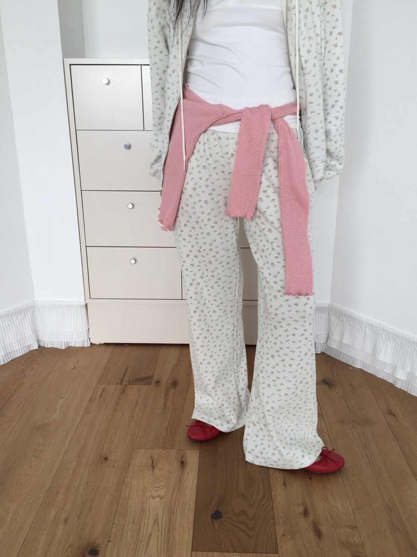 LOVE MOMENT東大門直郵女士新款真品26春夏休閑褲花朵紐扣LOVE MOMENT休閑褲