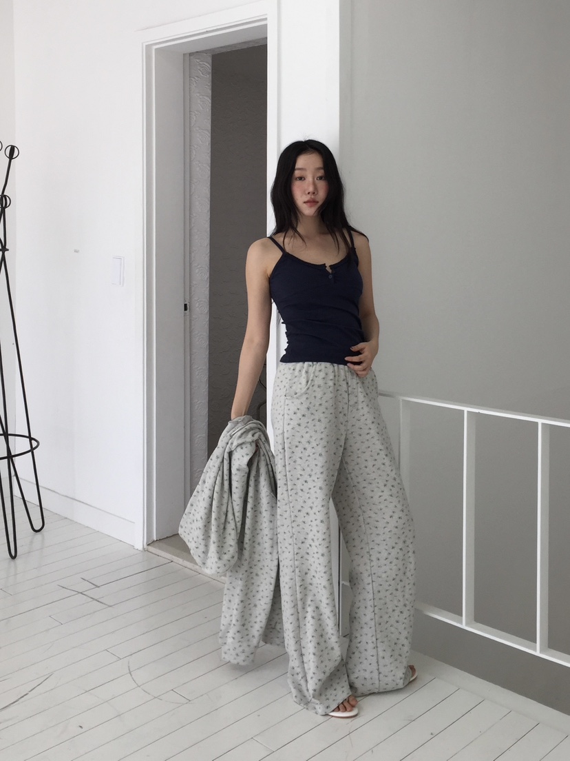 LOVE MOMENT東大門直郵女士新款真品26春夏休閑褲花朵紐扣LOVE MOMENT休閑褲