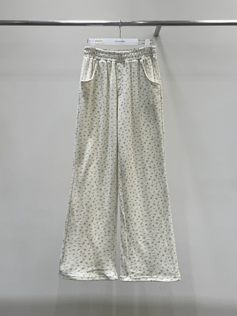 LOVE MOMENT東大門直郵女士新款真品26春夏休閑褲花朵紐扣LOVE MOMENT休閑褲圖色1
