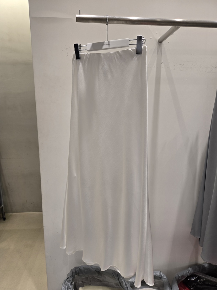 THE SECOND GROW/QUEENSRABBIT東大門代購女士新款真品長裙緞面THE SECOND GROW/QUEENSRABBIT長裙圖色2