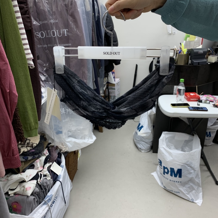 SOLD OUT東大門直郵女裝新款時尚休閑26春夏人氣吊帶背心SOLD OUT吊帶/背心圖色1