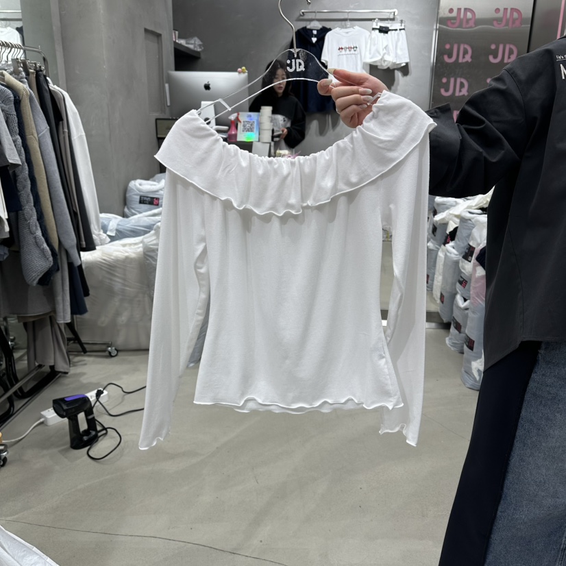 JUDYQUE韓國代購女士新品人氣推薦職業長袖T恤荷葉邊露肩JUDYQUE長袖T恤圖色1