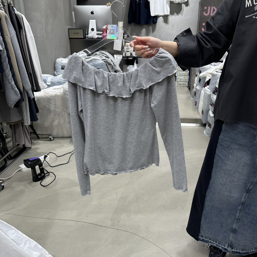 JUDYQUE韓國代購女士新品人氣推薦職業長袖T恤荷葉邊露肩JUDYQUE長袖T恤圖色3