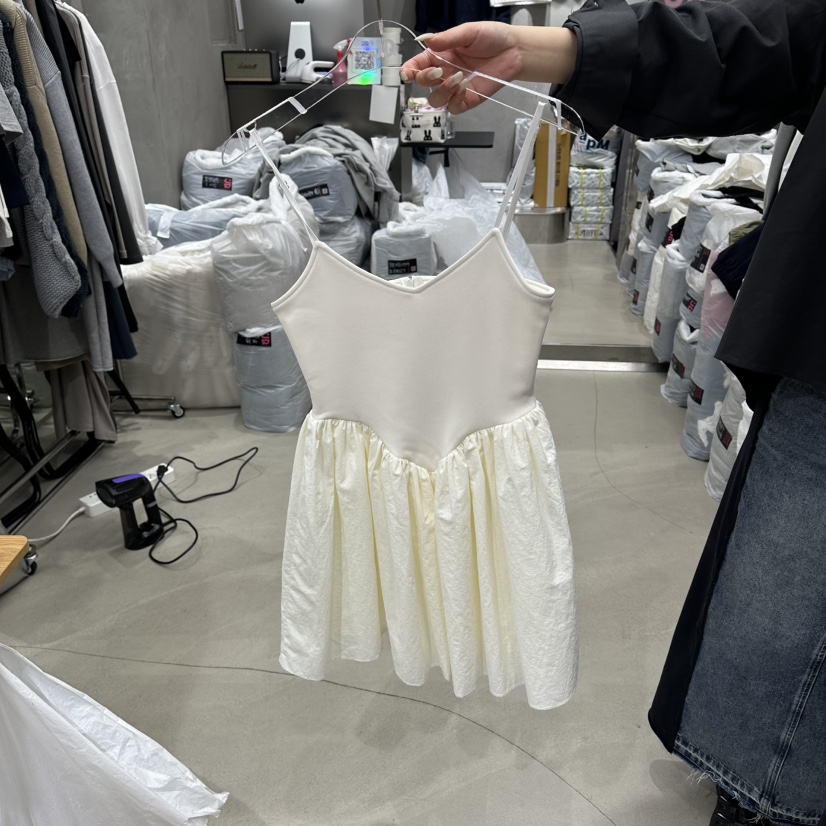 JUDYQUE東大門實拍女士新品人氣時尚熱賣推薦休閑吊帶背心JUDYQUE吊帶/背心圖色1