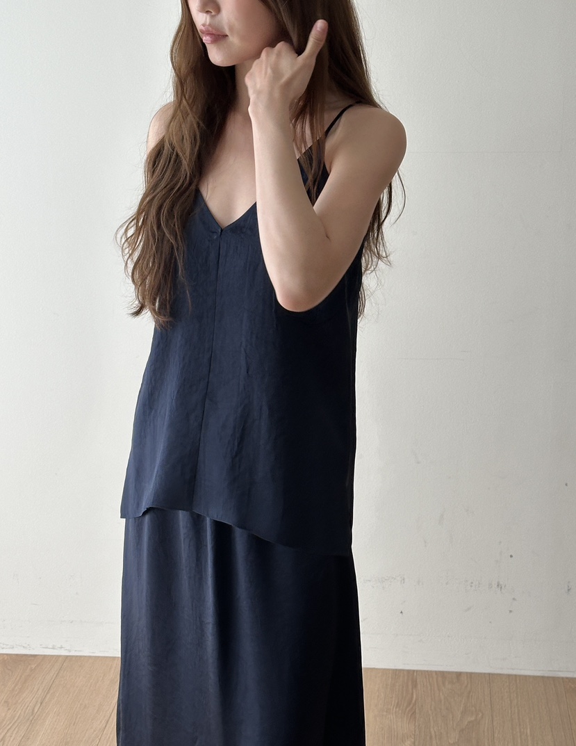 JEONG GAM STUDIOS韓國直郵女裝新款推薦職業吊帶背心緞面JEONG GAM STUDIOS吊帶/背心