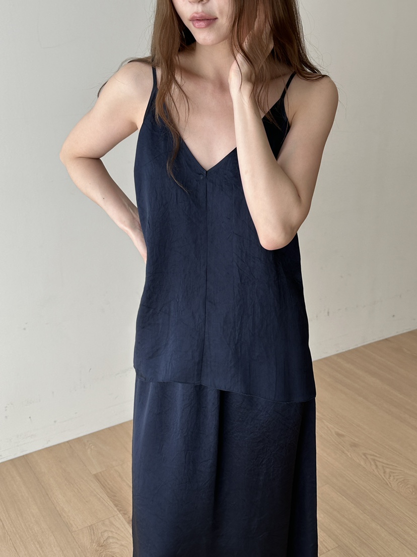 JEONG GAM STUDIOS韓國直郵女裝新款推薦職業吊帶背心緞面JEONG GAM STUDIOS吊帶/背心