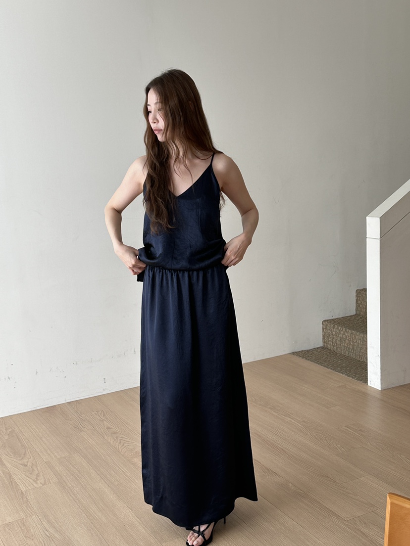 JEONG GAM STUDIOS韓國直郵女裝新款推薦職業吊帶背心緞面JEONG GAM STUDIOS吊帶/背心