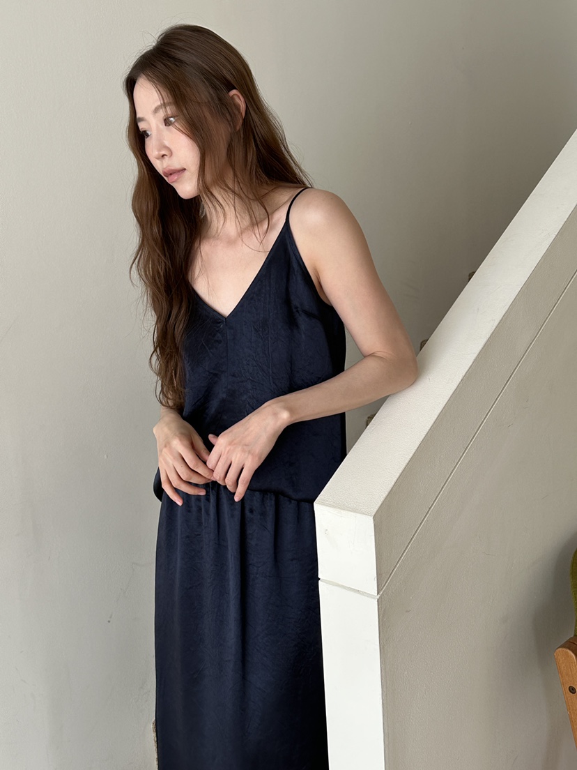 JEONG GAM STUDIOS韓國直郵女裝新款推薦職業吊帶背心緞面JEONG GAM STUDIOS吊帶/背心