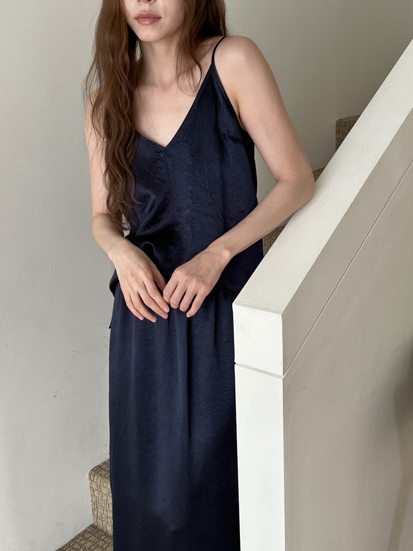 JEONG GAM STUDIOS韓國直郵女裝新款推薦職業吊帶背心緞面JEONG GAM STUDIOS吊帶/背心