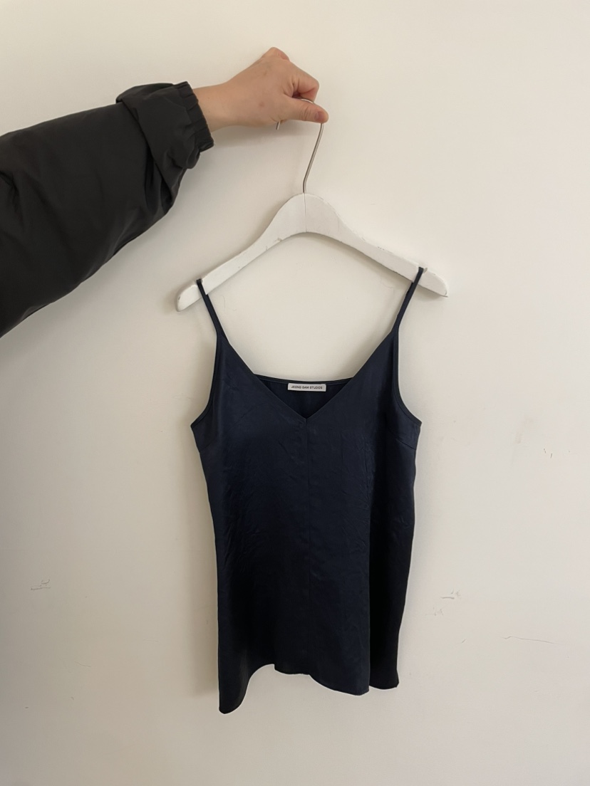 JEONG GAM STUDIOS韓國直郵女裝新款推薦職業吊帶背心緞面JEONG GAM STUDIOS吊帶/背心圖色3