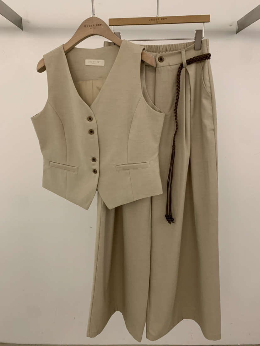 UNDER KEY韓國東大門直郵女裝新款推薦人氣職業套裝含腰帶UNDER KEY套裝圖色2