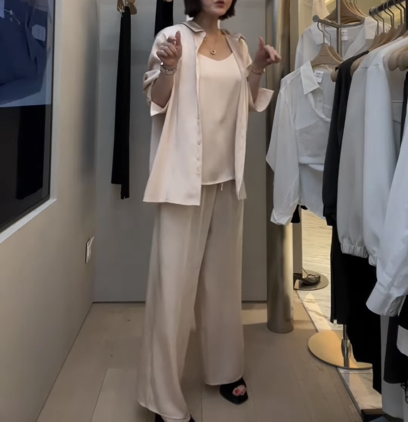 PLUS HONG-P韓國東大門直郵女裝新款推薦襯衫蕾絲衫不含吊帶絲綢LORA FAMILY/PLUS HONG襯衫/蕾絲衫