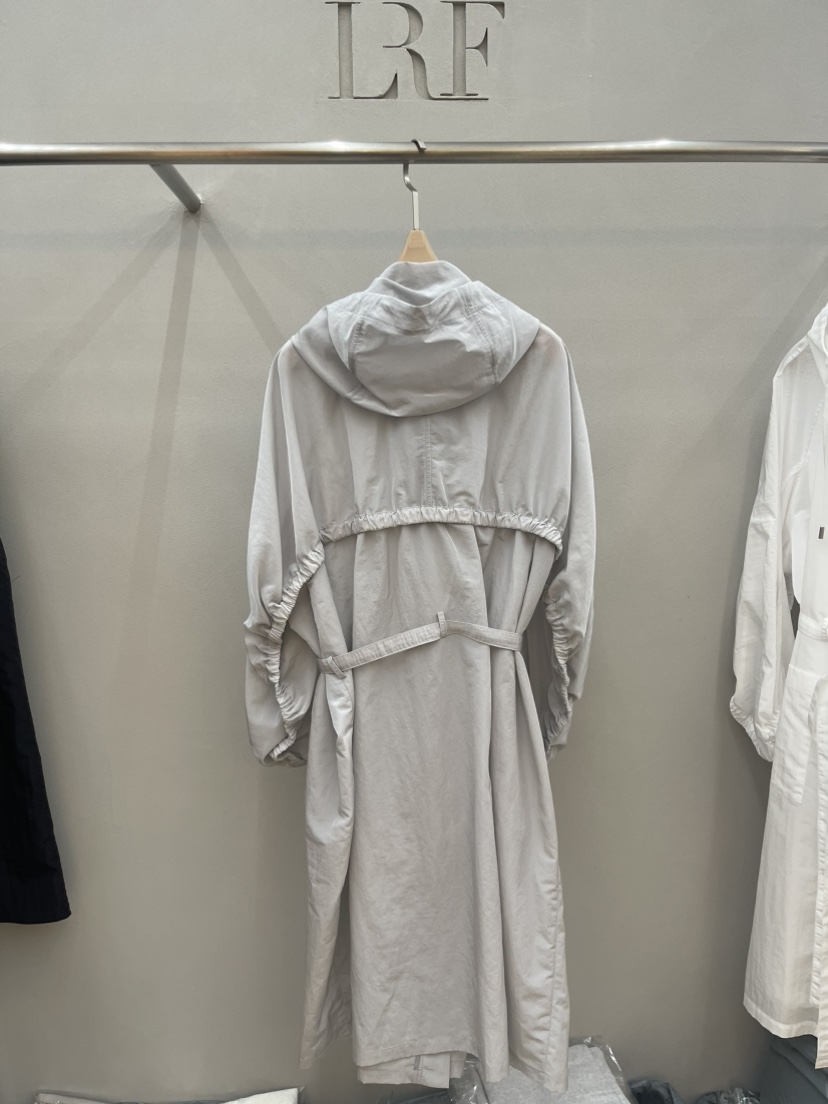 PLUS HONG-P韓國東大門直郵女裝新款人氣長款風衣含腰帶LORA FAMILY/PLUS HONG長款風衣