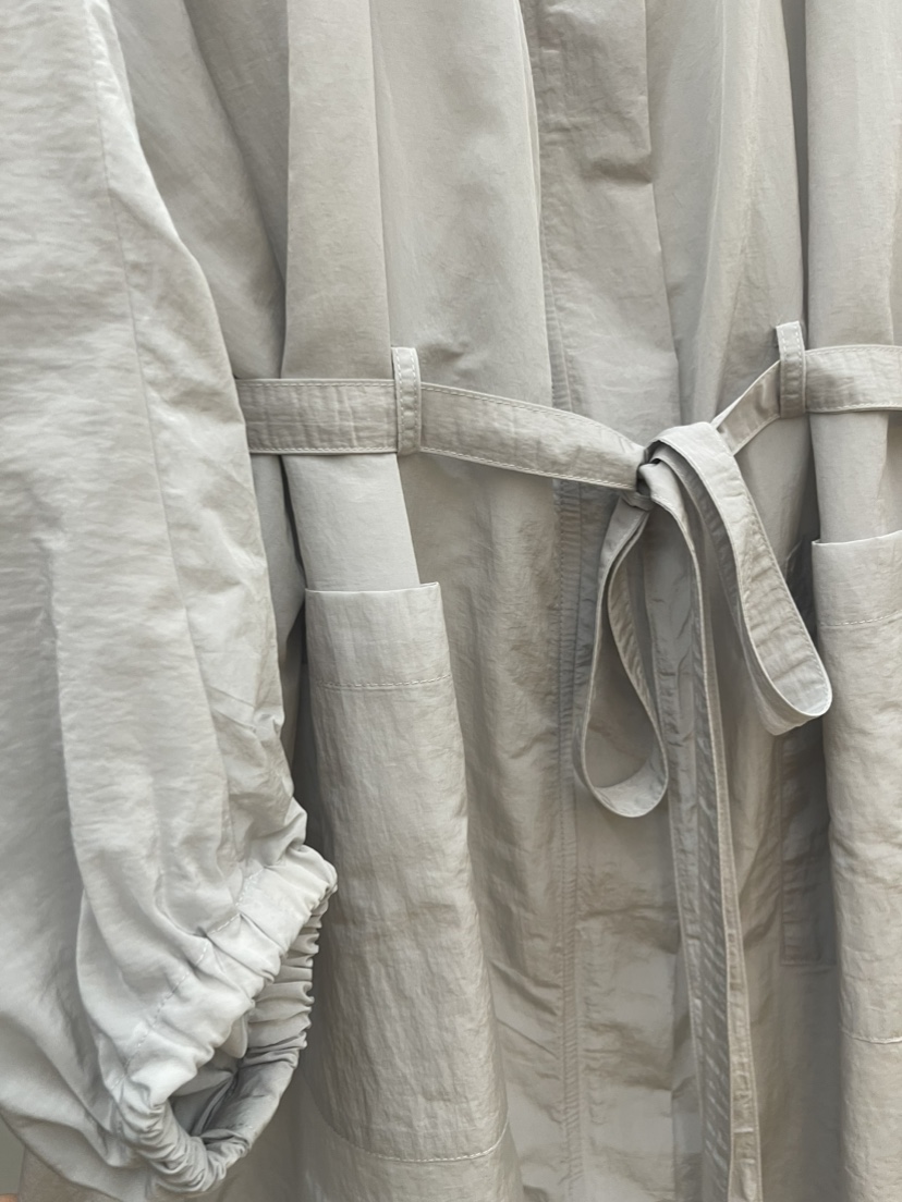 PLUS HONG-P韓國東大門直郵女裝新款人氣長款風衣含腰帶LORA FAMILY/PLUS HONG長款風衣