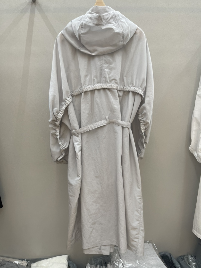 PLUS HONG-P韓國東大門直郵女裝新款人氣長款風衣含腰帶LORA FAMILY/PLUS HONG長款風衣