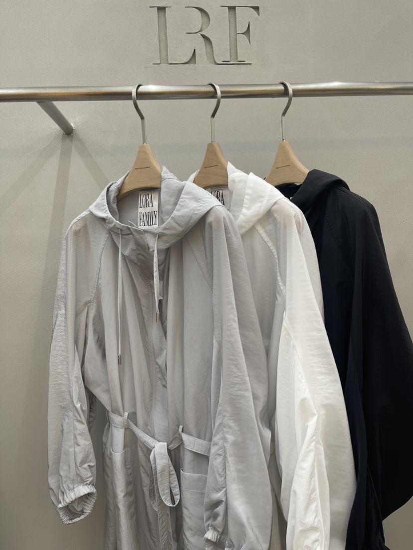 PLUS HONG-P韓國東大門直郵女裝新款人氣長款風衣含腰帶LORA FAMILY/PLUS HONG長款風衣