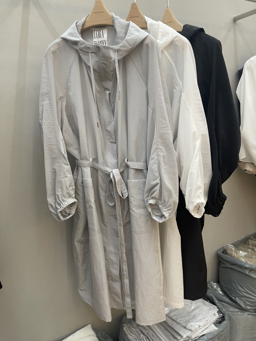 PLUS HONG-P韓國東大門直郵女裝新款人氣長款風衣含腰帶LORA FAMILY/PLUS HONG長款風衣圖色3左三色