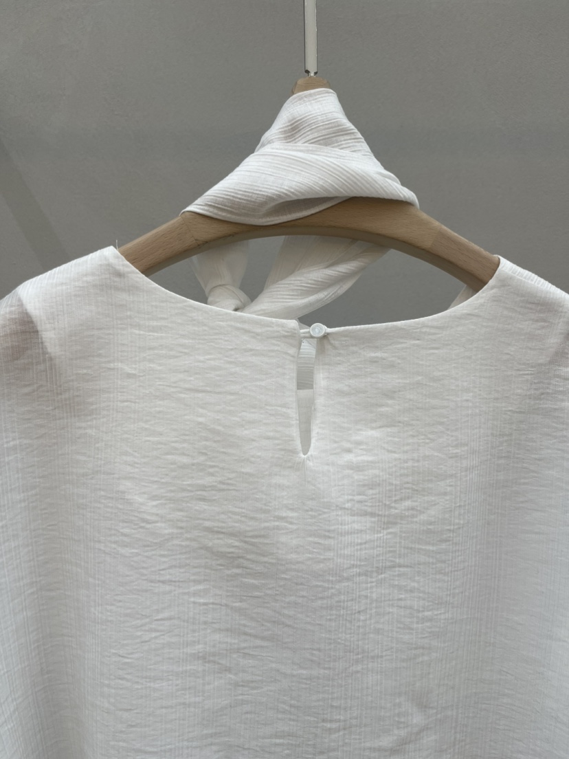 PLUS HONG-P韓國代購女士新款時尚襯衫蕾絲衫含圍巾系帶LORA FAMILY/PLUS HONG襯衫/蕾絲衫