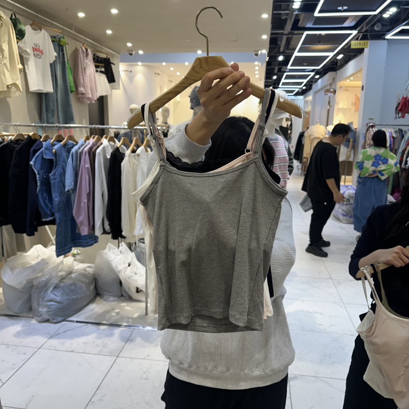 HIPTIQUE東大門直郵女裝新品推薦26春夏吊帶背心蕾絲紐扣HIPTIQUE吊帶/背心