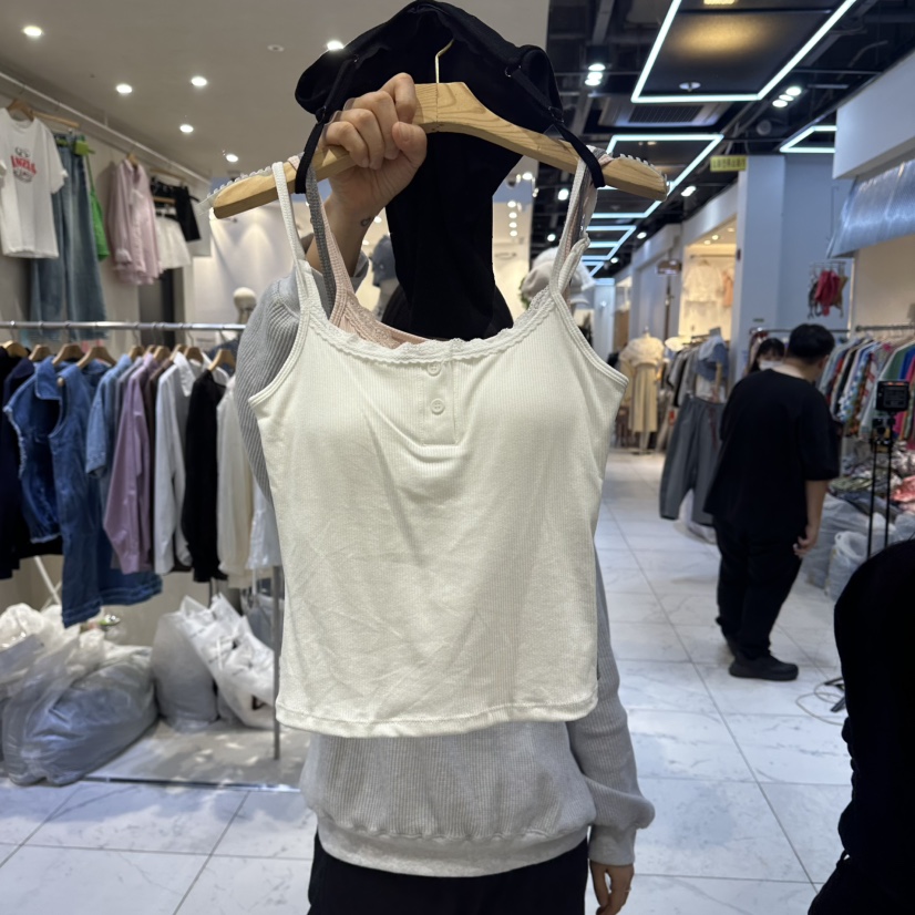 HIPTIQUE東大門直郵女裝新品推薦26春夏吊帶背心蕾絲紐扣HIPTIQUE吊帶/背心圖色1