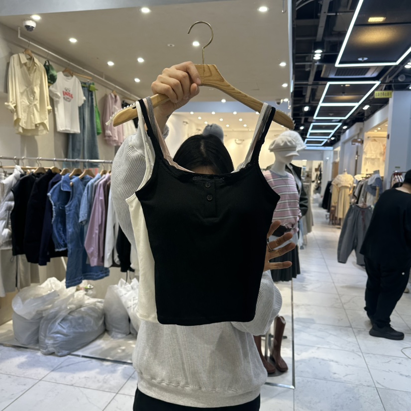 HIPTIQUE東大門直郵女裝新品推薦26春夏吊帶背心蕾絲紐扣HIPTIQUE吊帶/背心圖色2