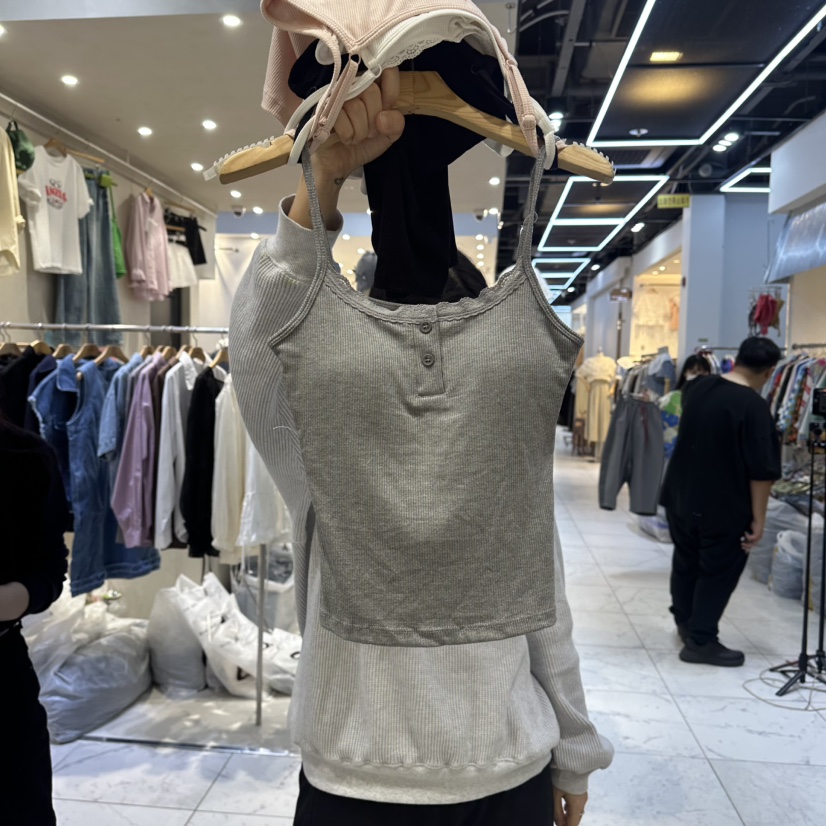 HIPTIQUE東大門直郵女裝新品推薦26春夏吊帶背心蕾絲紐扣HIPTIQUE吊帶/背心圖色4