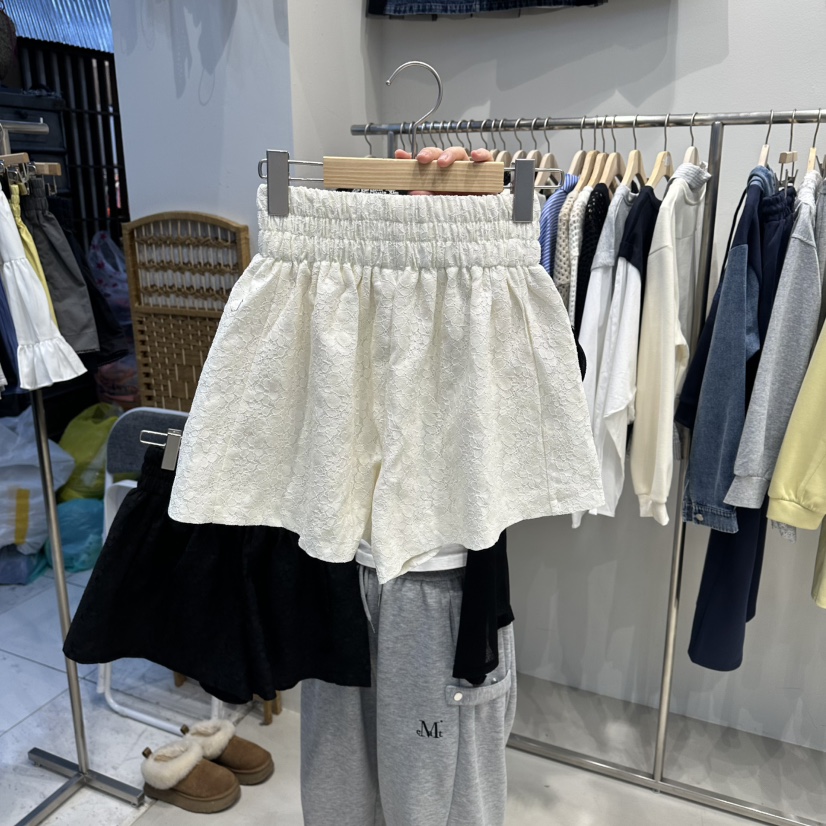 HOT PLACE/DREAM GIRIS/HOT ISSUE東大門實拍女裝新品職業短褲蕾絲HOT PLACE/DREAM GIRIS/HOT ISSUE短褲圖色1