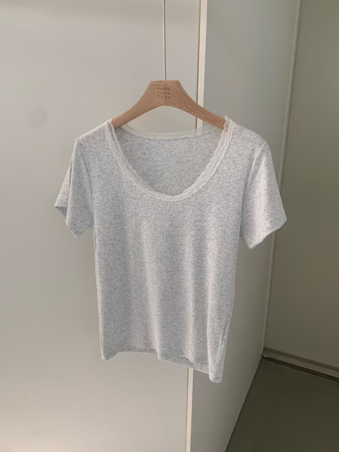 PYT-ot東大門直郵女士新品真品熱賣推薦人氣時尚T恤可愛的pretty young thingT恤圖色2