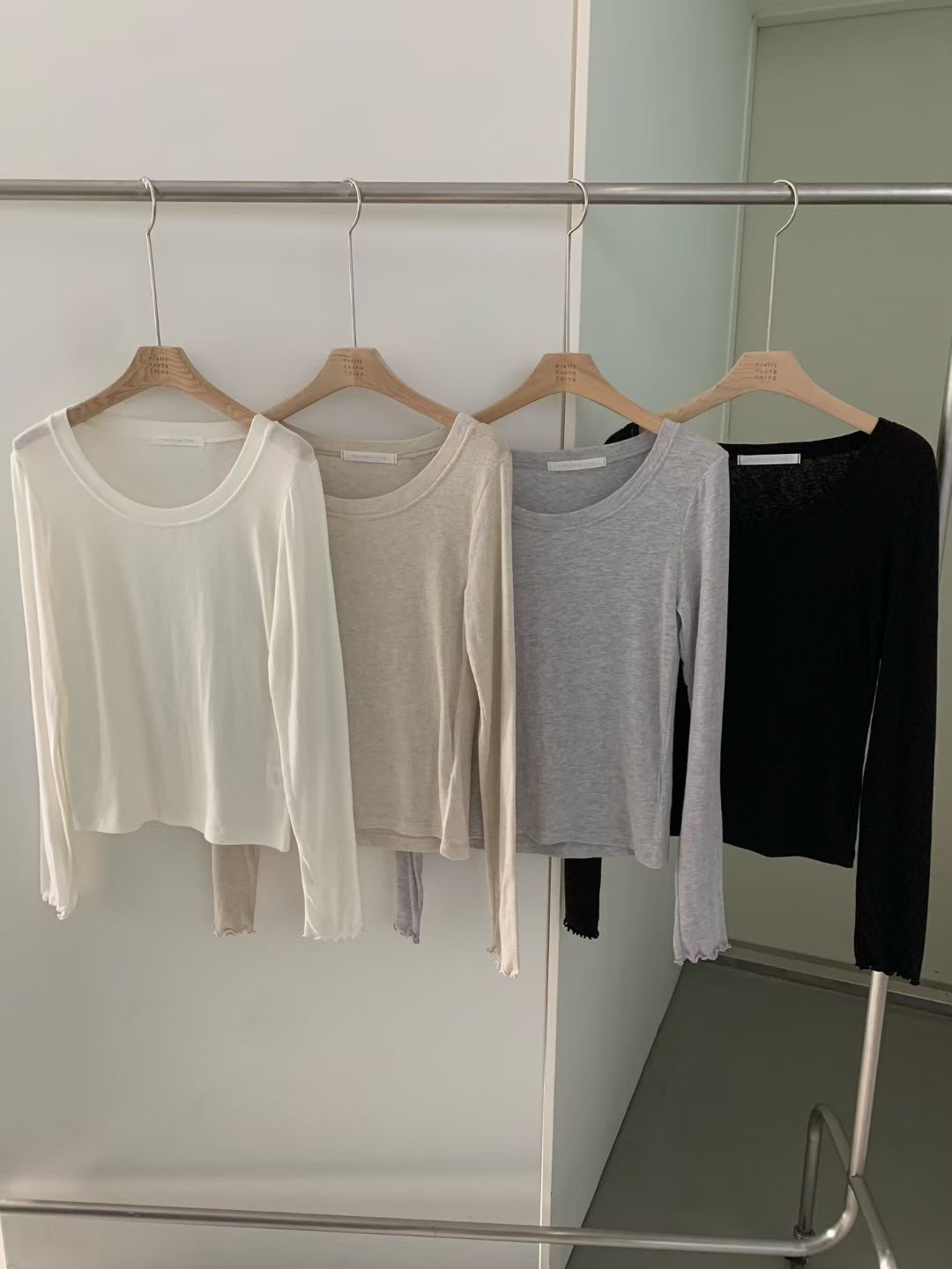 PYT-ot韓國直郵女士新款推薦人氣時尚熱賣26春夏長袖T恤pretty young thing長袖T恤圖色2左二色