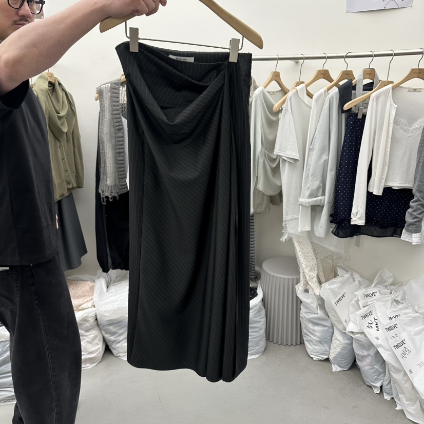 TWELVE韓國直郵女士新品職業熱賣休閑26春夏人氣時尚長裙TWELVE長裙圖色2黑色