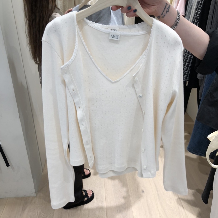 LIFFEY韓國東大門代購女裝新款時尚推薦人氣長袖T恤不含內搭LIFFEY長袖T恤圖色2