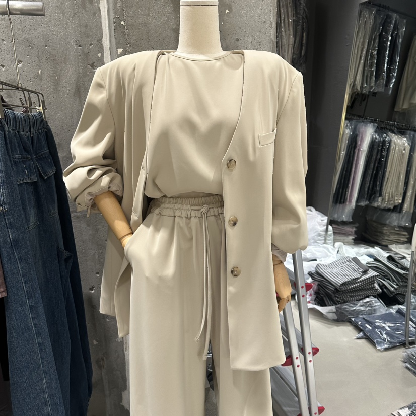 JUNI韓國直郵實拍女裝新品熱賣職業時尚休閑夾克不含內搭my juni夾克圖色1