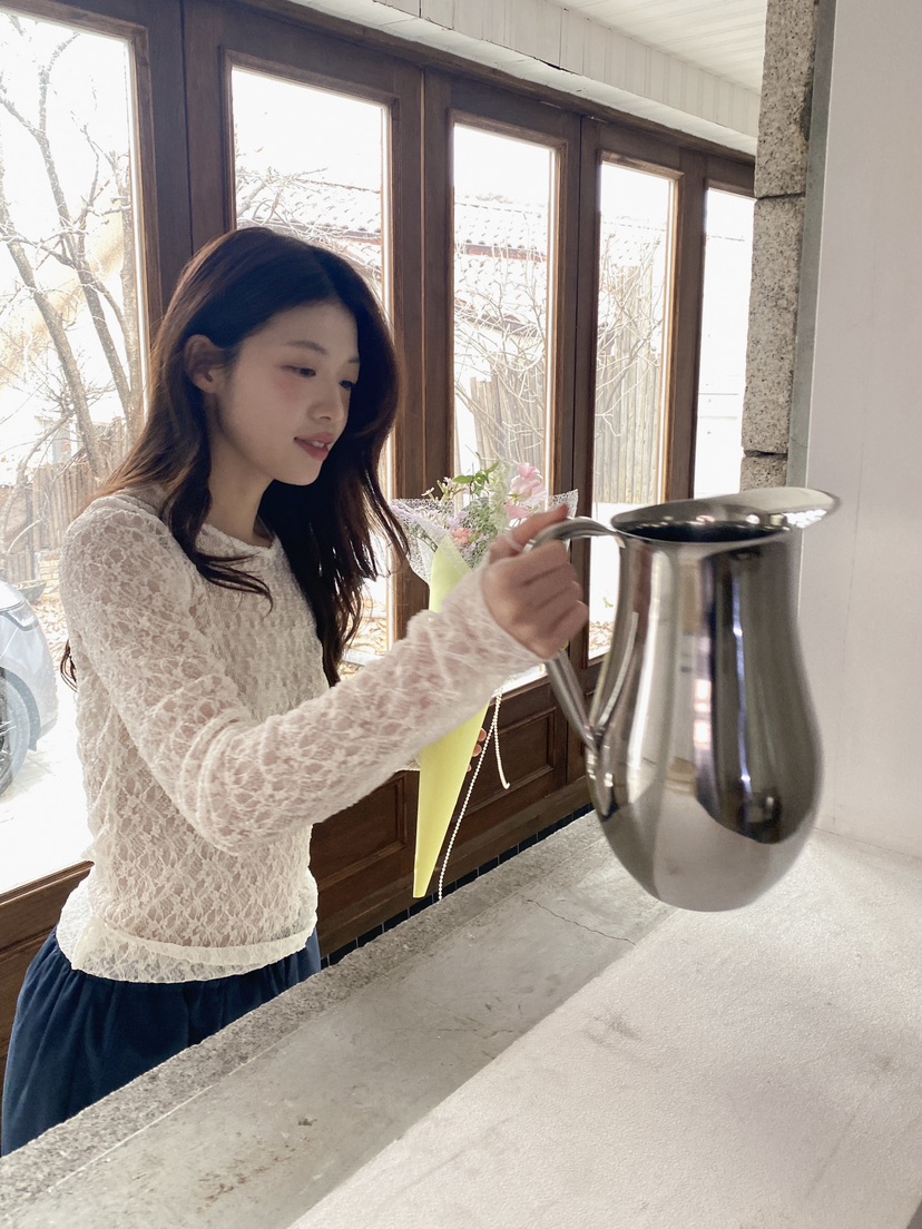 ERUME韓國直郵女士新款休閑時尚26春夏推薦熱賣長袖T恤蕾絲ERUME長袖T恤