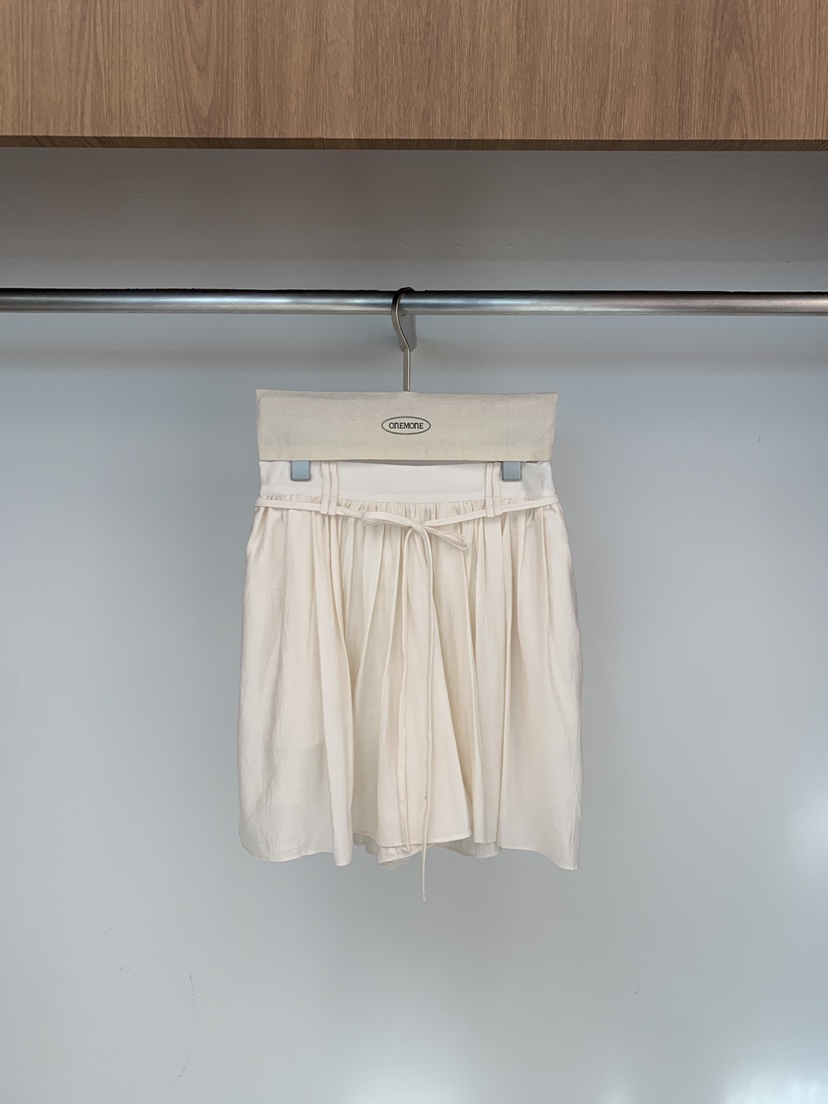 ONE MONE韓國直郵實拍女裝新品熱賣時尚休閑人氣短褲含腰繩ONE MONE短褲圖色1