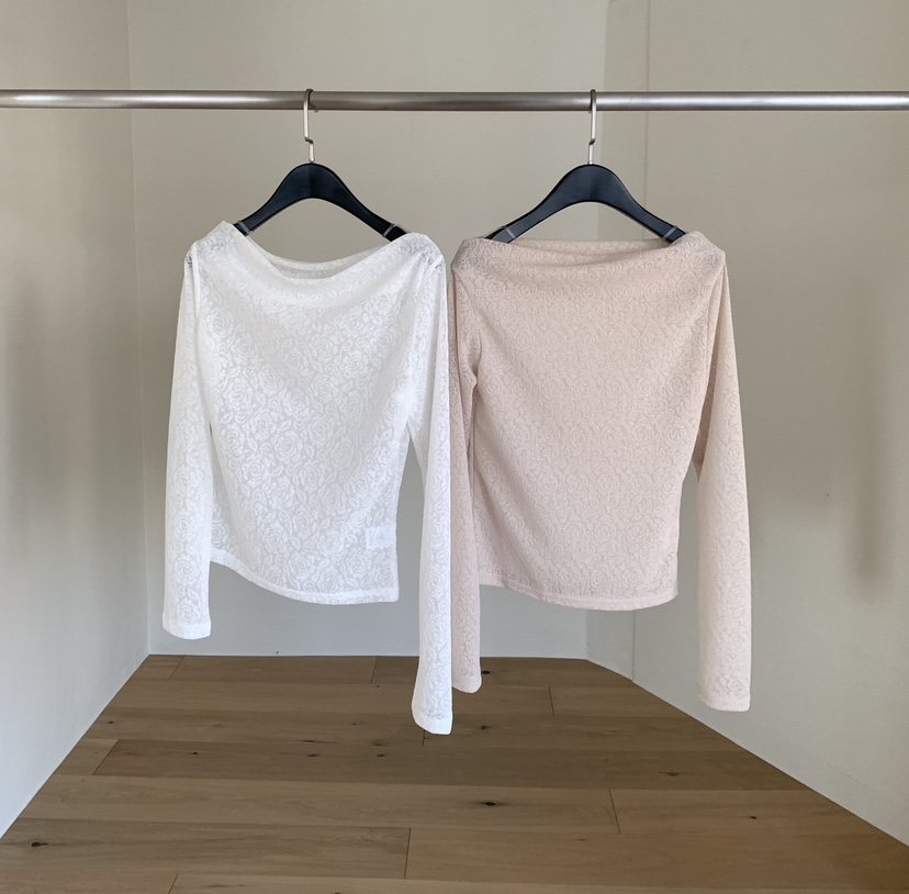 BLACK PIG韓國東大門代購女裝新款人氣26春夏長袖T恤花朵露肩VIVIAN_LEE長袖T恤